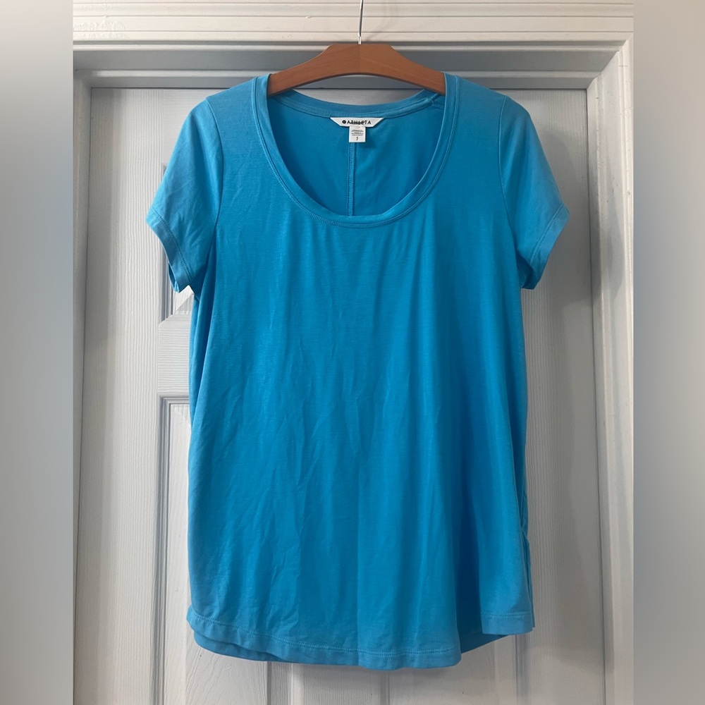 Athleta Vinant Blue Short Sleeve  Top Sz Small
Casual/Everyday
